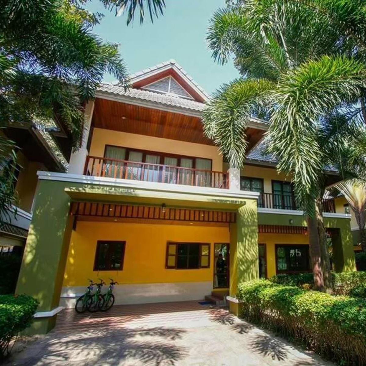 บ้านพักตากอากาศติดทะเล ขนาด 100 ตร.ว. มี 3 ห้องนอน 3 ห้องน้ำ ริมหาดบ้านกรูด จังหวัดประจวบคีรีขันธ์