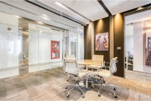 ค้นหาพื้นที่ออฟฟิศใน Regus Exchange Tower สำหรับ 4 พนักงาน พร้อมการดูแลทุกอย่างให้ครบครัน