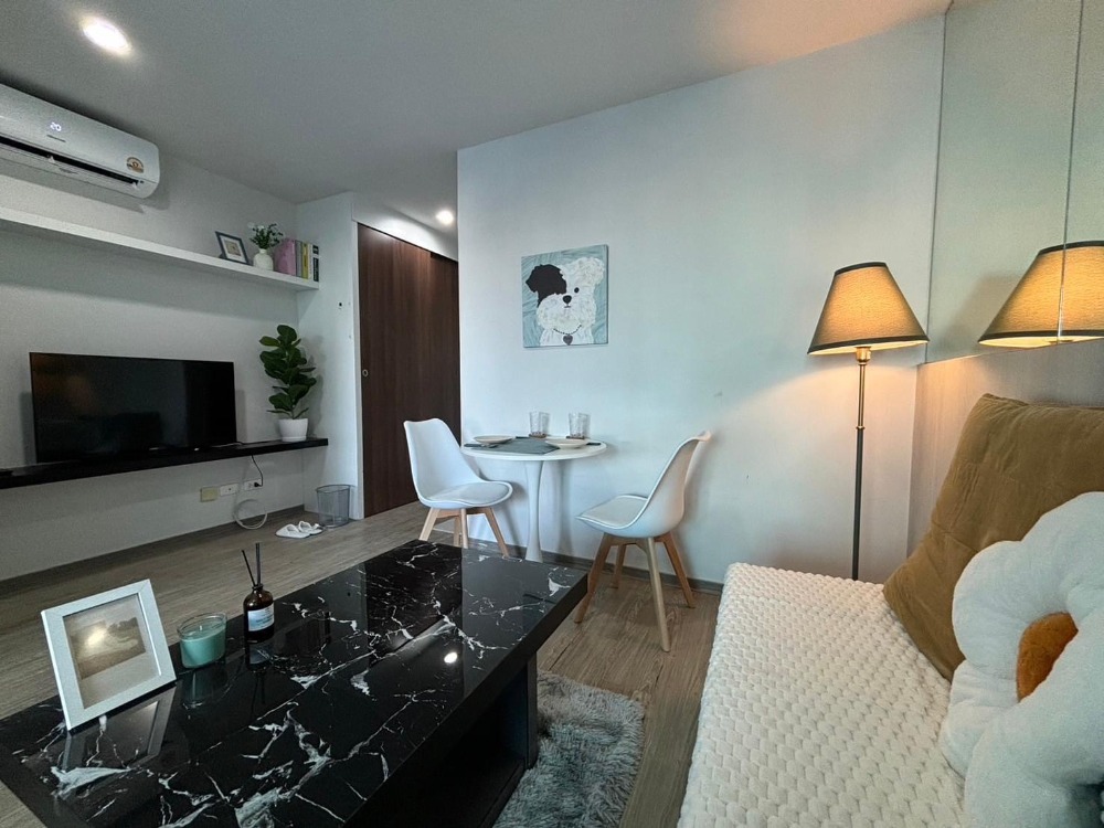 For rent: Regent Home Sukhumvit 97/1, Building C, 3rd floor, price 10,000 baht, beautiful room, as shown in the picture.