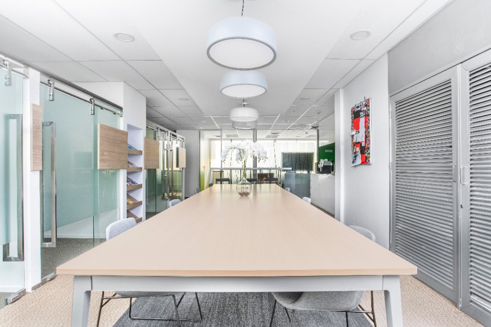 เข้าร่วมสภาพแวดล้อมโคเวิร์กกิ้งที่เน้นการทำงานร่วมกันใน Regus Bangna Tower