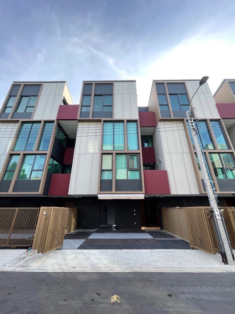 บ้านหรู 3.5 ชั้น พร้อมลิฟต์ : บ้านกลางเมือง คลาสเซ่ สุขุมวิท 77 🔥 เพียง 21.9 ล้านบาท🔥ใช้สอย 259 ตร.ม – รูปที่ 2