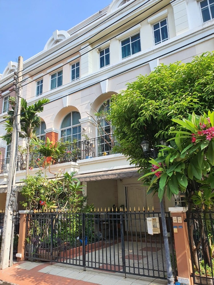 For rent, 3-storey townhouse, Plus City Park, Kaset-Nawamin, with air conditioning, fully furnished, 3 bedrooms, 4 bathrooms, rental price 32,000 baht per month. For rent, 3-storey townhouse, Plus City Park, Kaset-Nawamin, with air conditioning, fully furnished, 3 bedrooms, 4 bathrooms, rental price 32,000 baht per month.
