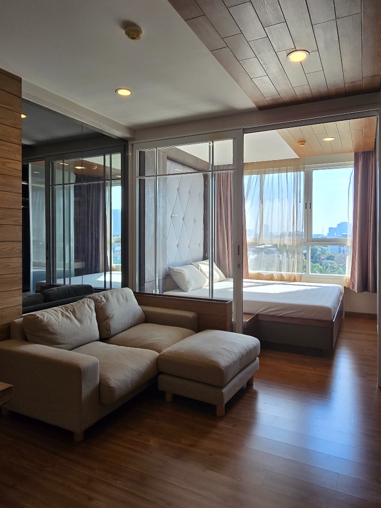 Condo for sale i-Biza RCA, corner room with forest view