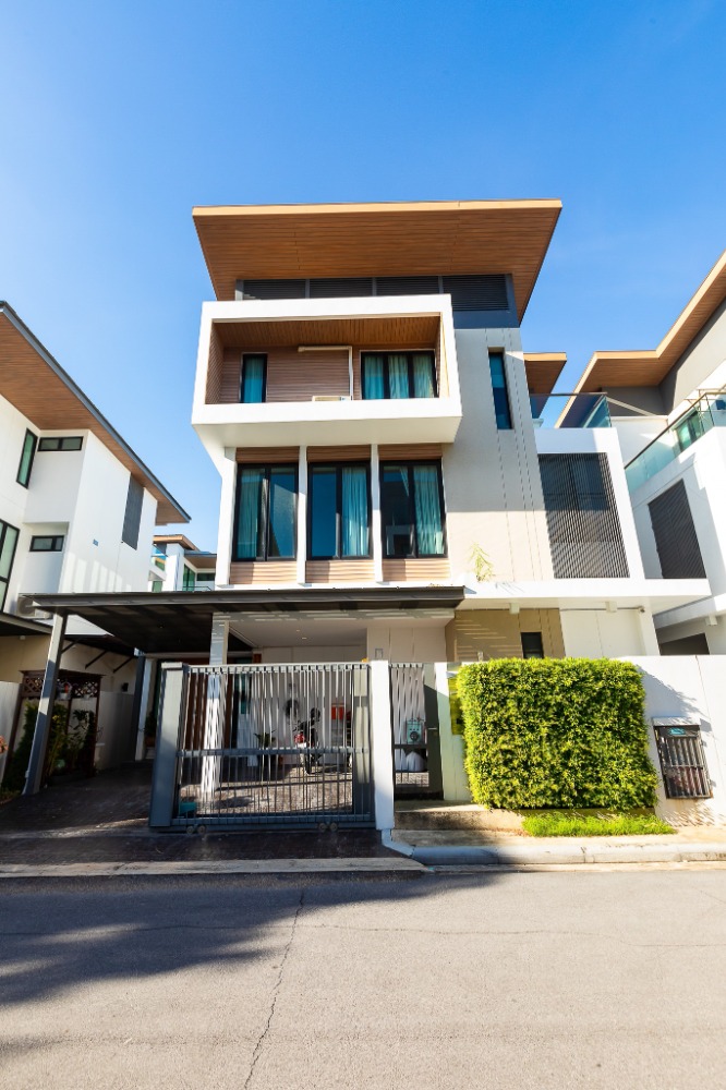 ● Prime Location ● บ้านเดี่ยว 3 ชั้น 3 ห้องนอน | 61.80 ตร.ว. 426.00 ตร.ม. | ใกล้ ซีคอนสแควร์ ศรีนครินทร์ 6 นาที, BTS อ่อนนุช 10 นาที ● Prime Location ● บ้านเดี่ยว 3 ชั้น 3 ห้องนอน | 61.80 ตร.ว. 426.00 ตร.ม. | ใกล้ ซีคอนสแควร์ ศรีนครินทร์ 6 นาที, BTS อ่อนนุช 10 นาที