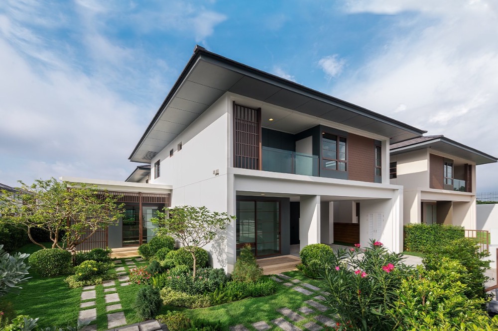 For sale: 2-storey detached house, Setthasiri Village, Phahonyothin Watcharapol, Theparak Road (new road), corner house, land area 79 square wah, usable area 189 square meters. For sale: 2-storey detached house, Setthasiri Village, Phahonyothin Watcharapol, Theparak Road (new road), corner house, land area 79 square wah, usable area 189 square meters.