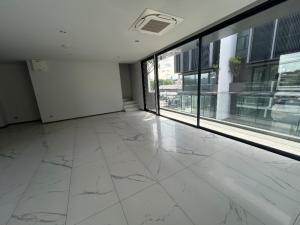 New 6-storey home office for sale, 201 AZY project in the heart of Ekkamai-Rama 9, usable area over 620 sq m, supports parking for up to 6 cars, with private passenger lift! Urgent!