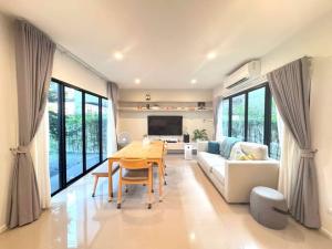 ขายพร้อมผู้เช่า ถึง ธันวาคม 69
บ้านเดี่ยว Noble Gable Watcharapol 4ห้องนอน เฟอร์นิเจอร์ครบ ใกล้BTS ใกล้สนามบิน พร้อมเข้าอยู่