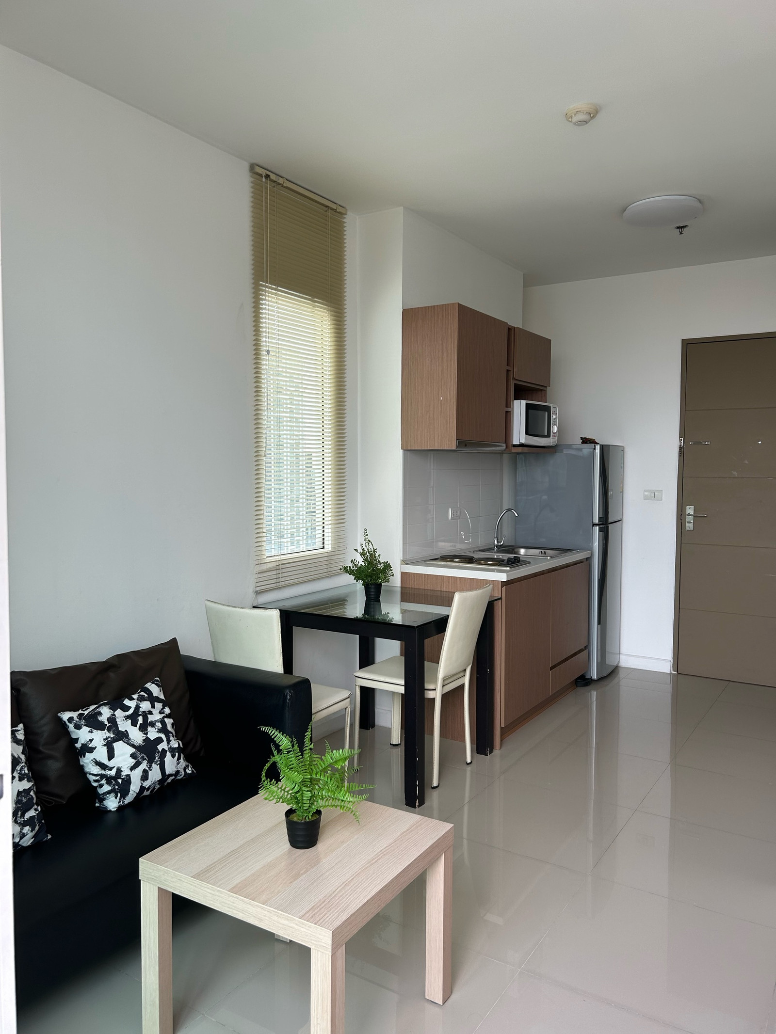 Brand new room for rent, IDEO MIX Phahon Yothin, 0 meters, BTS Saphan Khwai, near Big C, 1 bedroom, 39 sq m, rear garden view, call 0909-782-762. Brand new room for rent, IDEO MIX Phahon Yothin, 0 meters, BTS Saphan Khwai, near Big C, 1 bedroom, 39 sq m, rear garden view, call 0909-782-762.