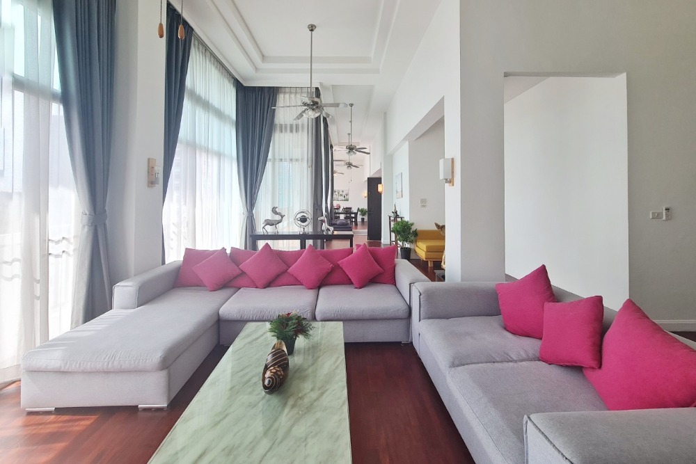 Penthouse หรู 4 ห้องนอน สีลม/สาทร ใกล้ BTS สถานีสุรศักดิ Pets friendly