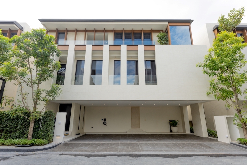 Park Heritage Phatthanakan 20🏡3-storey detached house, size 568 sq m., 75 sq wa., starting at 62.9 MB. Contact to make an appointment to view Tel.0922635410 (Earth)