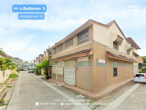 For sale!!! 2-storey townhouse, 2 units, Sinchai Keha 3, Soi Charansanitwong 35 (corner house, size 40.5 sq m.), Bang Khun Non, very good location, suitable for home office/warehouse/residence.