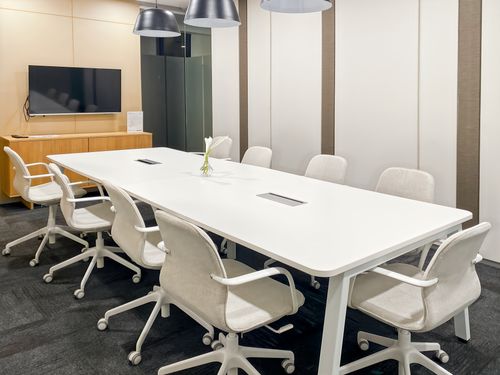 All-inclusive access to professional office space for 4 employees in Regus Bhiraj Tower