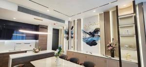❖ Super Luxury ❖ 05+ floor 2 Beds, 3 Baths | 96.5.00 sq.m. | multipurpose room | Near BTS Phloen Chit 3 minutes, MRT Lumpini 4 minutes.