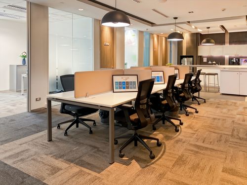 All-inclusive access to coworking space in Regus Bhiraj Tower