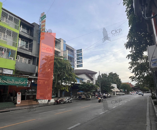 อาคารพาณิชย์ ย่านลาดพร้าว-โชคชัย 4 ทำเลดี ติดถนนหน้าวัดลาดพร้าว พร้อมมีรายได้จากผู้เช่าเดือนละไม่ต่ำกว่า 23,000 บาท ผู้เช่าต่อสัญญาทุกๆ 3 ปี – รูปที่ 3
