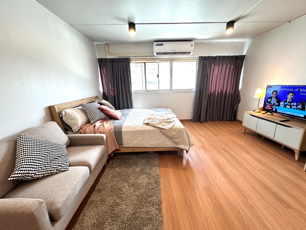 The price includes the common area. 👉There is a clip of the actual room to watch before making an appointment to see it. ❤️Popular Condo, Building T9, near Cosmo, newly renovated room. The price includes the common area. 👉There is a clip of the actual room to watch before making an appointment to see it. ❤️Popular Condo, Building T9, near Cosmo, newly renovated room.