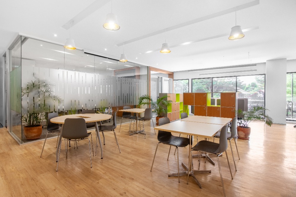 Fully serviced private office space for you and your team in Regus Icon Park – รูปที่ 4