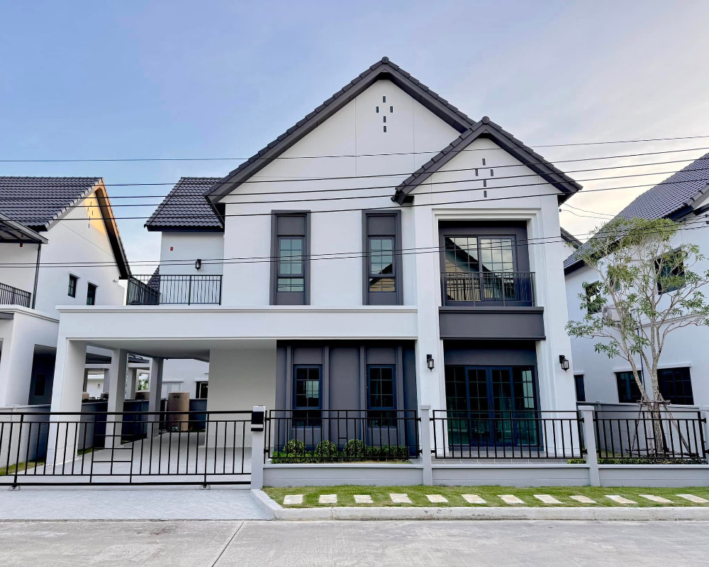 Centro บางนา บ้านใหม่ ยังไม่เคยเข้าอยู่ เฟส 2 ใกล้สวน พื้นที่ใช้สอยเยอะ Centro บางนา บ้านใหม่ ยังไม่เคยเข้าอยู่ เฟส 2 ใกล้สวน พื้นที่ใช้สอยเยอะ