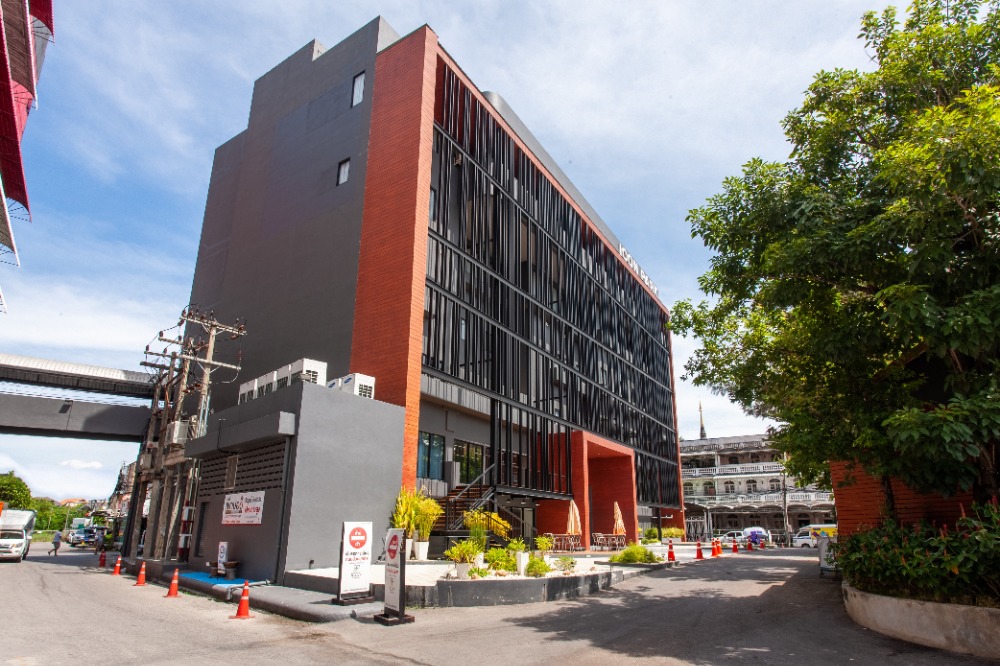 Fully serviced private office space for you and your team in Regus Icon Park