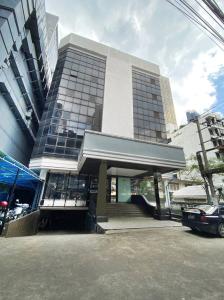 Commercial Space 550-2,500 sqm. in Surawong-Silom For Rent (separated floor)