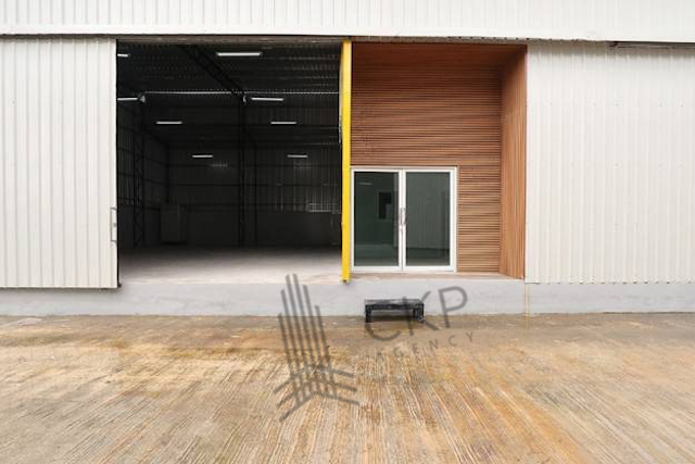 Warehouse, Rama 2 Road, Soi 3, near the expressway, near Central Rama 2, 1 room left**Contract starts at 6 months**