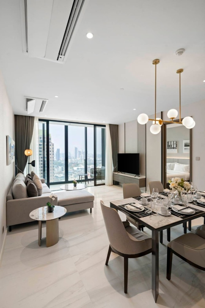 For rent serviced apartment on Sathorn Road fully furnished free water and electricity BTS Saladaeng