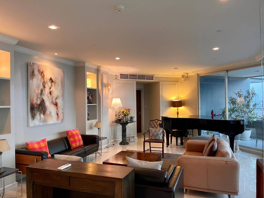 242sqm Elegant Luxury 3 bedrooms for sale at Watermark Chaopraya