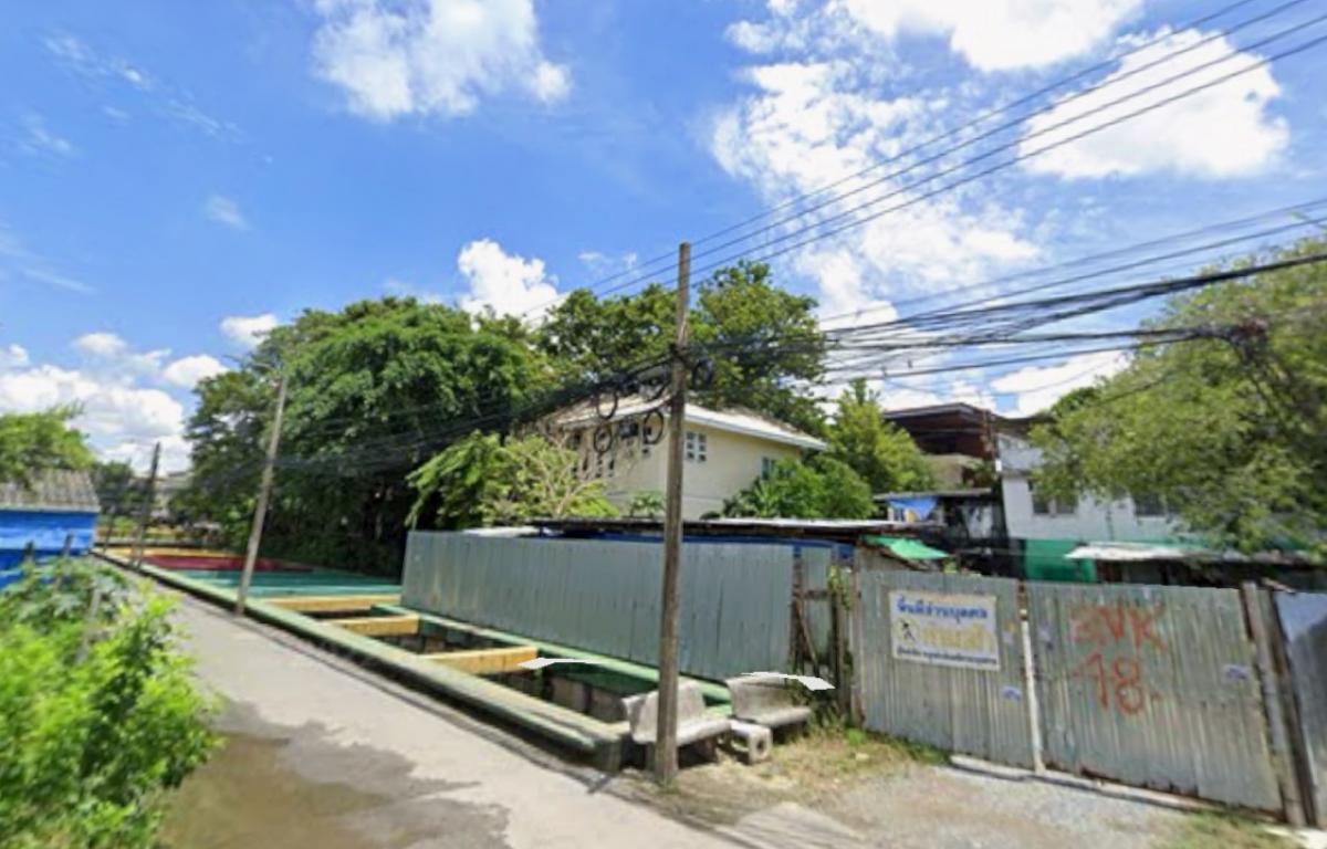 Rental land in empty Sukhumvit 54, suitable for worker camps Rental land in empty Sukhumvit 54, suitable for worker camps
