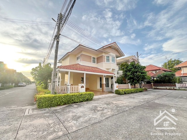 House for rent, Manirin Bangsaen, very wide area on the side, corner house, complete with furniture and electrical appliances, just bring your bags and move in. House for rent, Manirin Bangsaen, very wide area on the side, corner house, complete with furniture and electrical appliances, just bring your bags and move in.