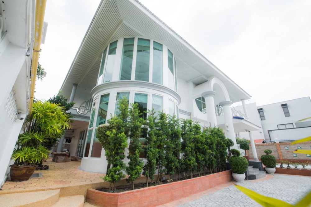 🏡 Luxury House for Rent / Sale, 📐️ area 510 sq.w. 🏊 with swimming pool 6 x 12 m. ⛳  Rama 9 Rd. and Ramkhamhaeng Rd.