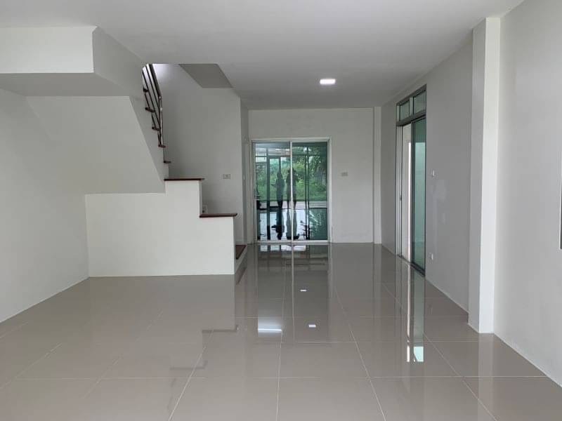 ขายถูกมาก ทาวน์เฮ้าส์ 3 ชั้น 26 ตร.วา ซอยรามอินทรา 39 บ้านมี 3 ห้องนอน 3 ห้องน้ำ – รูปที่ 4