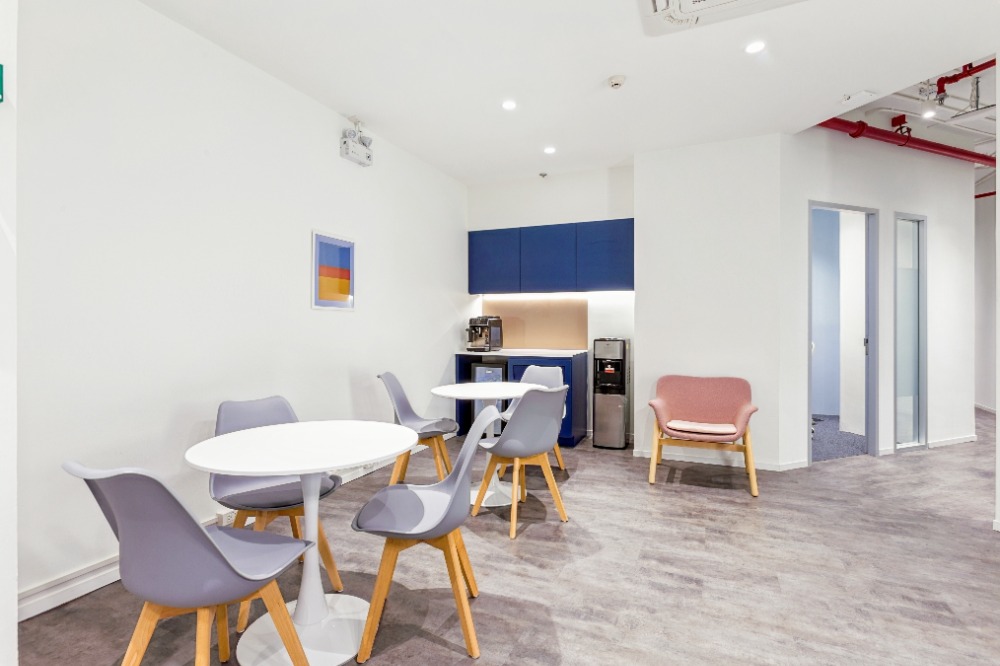 จองที่นั่งโคเวิร์กกิ้งแบบจองล่วงหน้าหรือ hot desk ใน HQ SV City Tower – รูปที่ 4