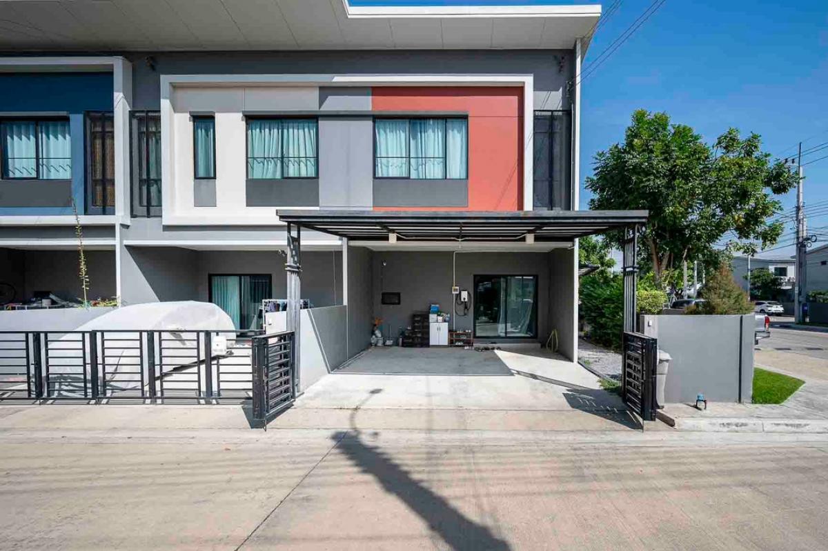 For Sale: Townhome at Siri Place Pracha Uthit 90 by Sansiri Corner Unit | Adjacent to the Park | Fully Furnished | Move-In Ready | South-Facing For Sale: Townhome at Siri Place Pracha Uthit 90 by Sansiri Corner Unit | Adjacent to the Park | Fully Furnished | Move-In Ready | South-Facing