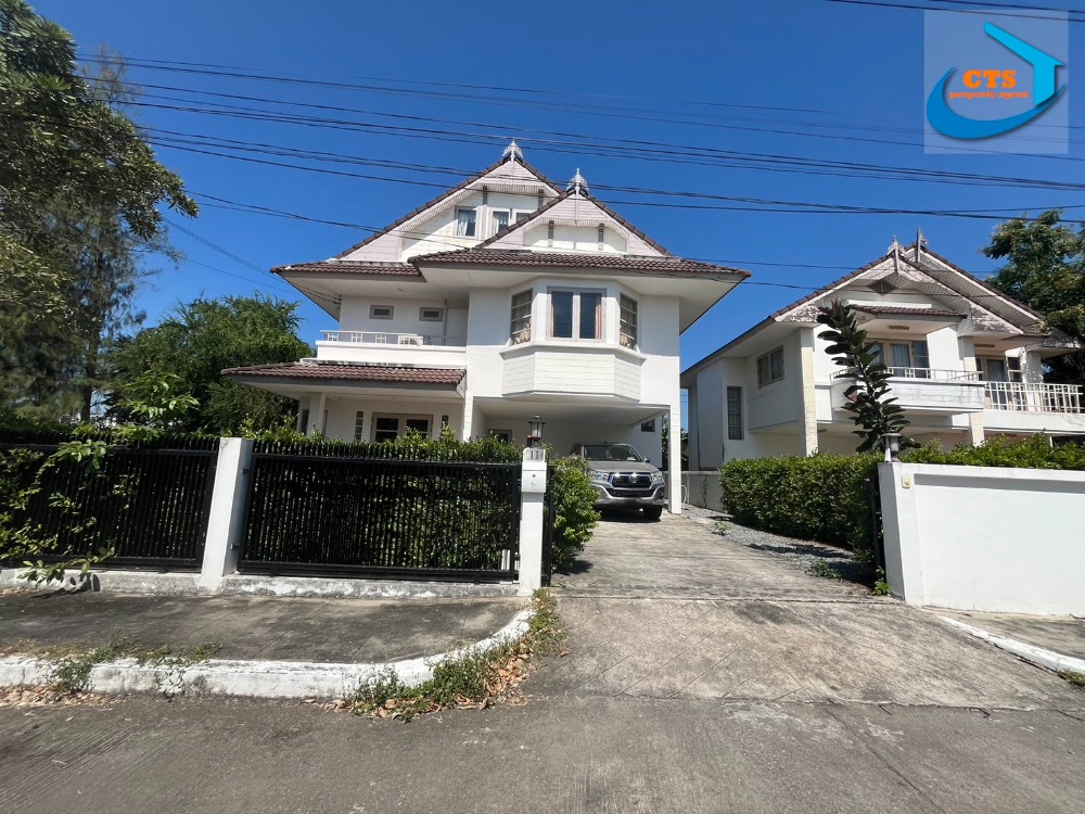 Single house for sale, large usable area