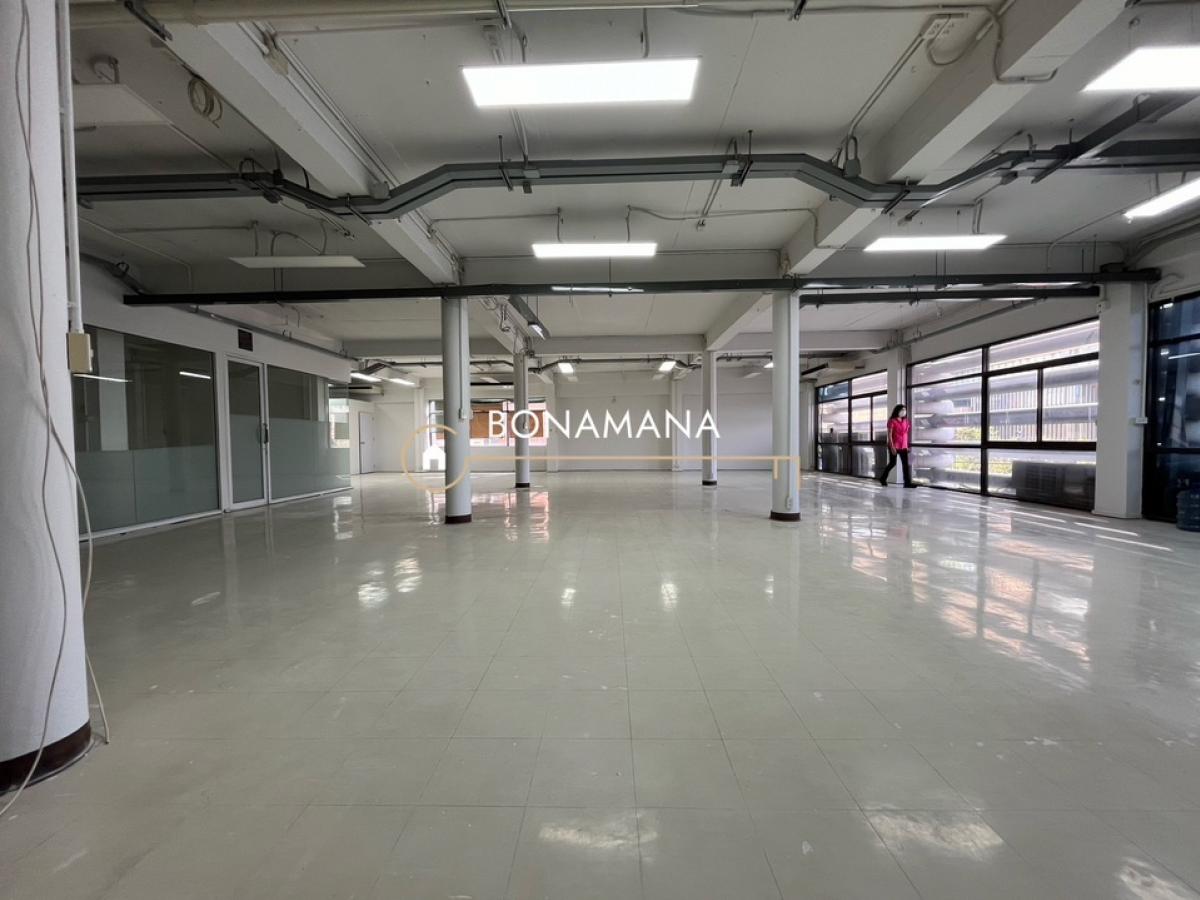 Office for rent, on the main road, Rama 4(MRT Lumpini 240m)
