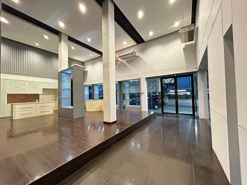4-storey building for Rent / Sale, On the main road, Soi Kingkaew 62/2 near Suvarnabhumi Airport 5 km