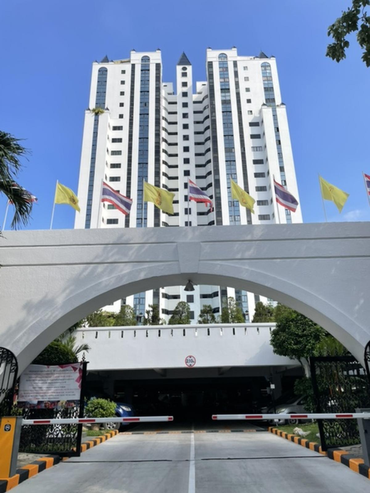 Townhome for sale in Kiatthani Sukhumvit Condo Corner house 265 sq.m. 3 floors 4 bedrooms Inquire 089-8578865 Townhome for sale in Kiatthani Sukhumvit Condo Corner house 265 sq.m. 3 floors 4 bedrooms Inquire 089-8578865
