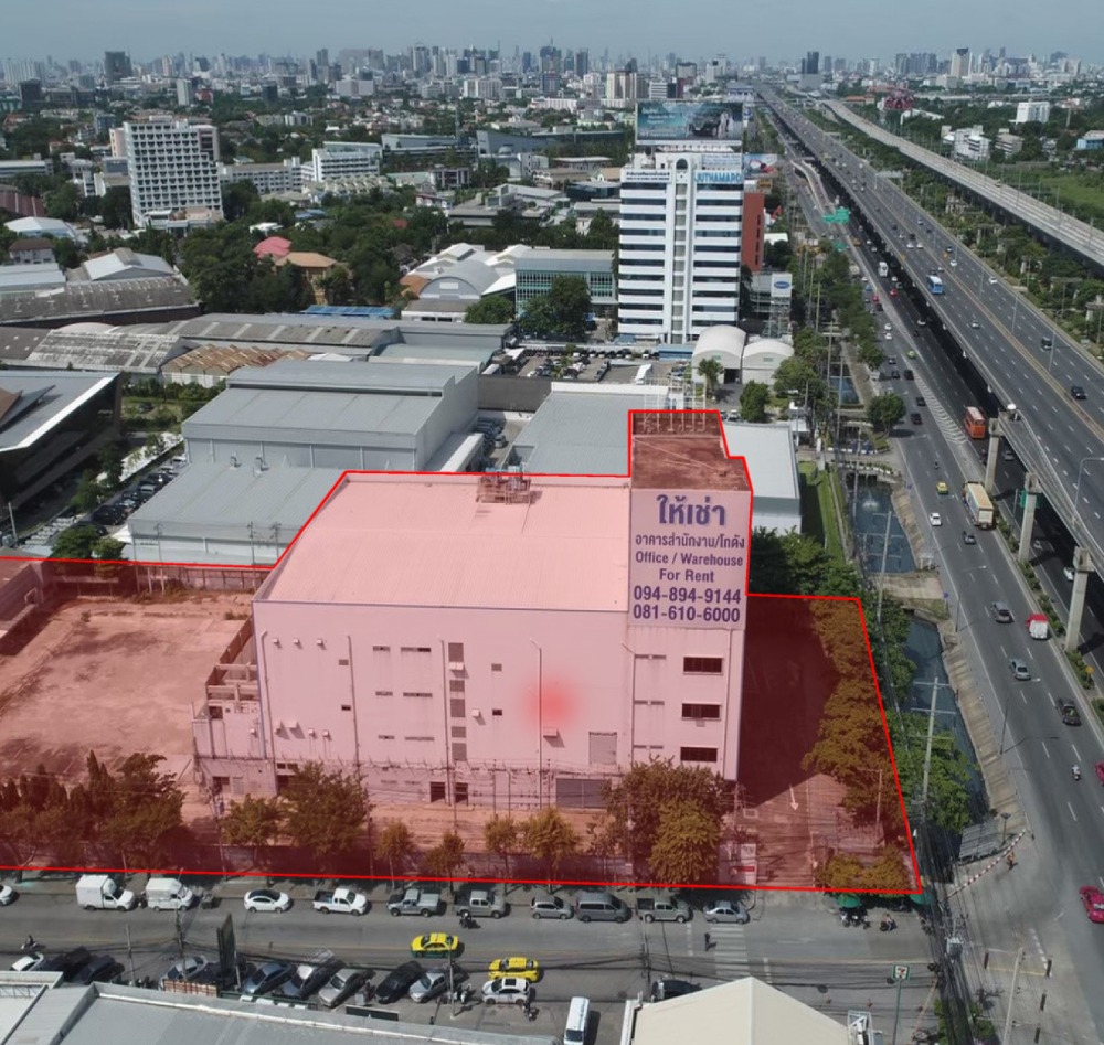 Office-showroom for rent with large warehouse, area more than 10,000 square meters, parking for more than 80 cars, located on Vibhavadi Rangsit Road Office-showroom for rent with large warehouse, area more than 10,000 square meters, parking for more than 80 cars, located on Vibhavadi Rangsit Road