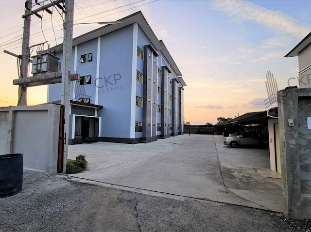 RT Apartment สูง 4 ชั้น มีทั้งหมด 60 ห้อง ใกล้นิคมฯอีสเทิร์นซีบอร์ดและโรงงานใหญ่ ใกล้ตลาดเพลินวังตาผินและCk พลาซ่า – รูปที่ 2
