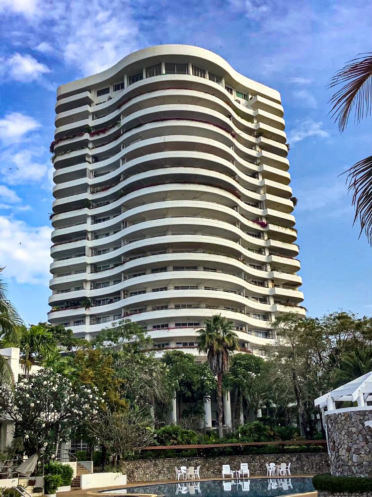 Urgent Sale! Luxurious Duplex Penthouse with Spectacular Sea View Experience unparalleled luxury with this exclusive duplex penthouse at Crystal Beach Rayong, featuring stunning panoramic sea views.