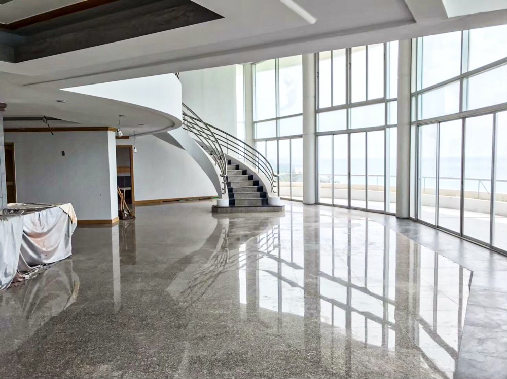 Urgent Sale! Luxurious Duplex Penthouse with Spectacular Sea View Experience unparalleled luxury with this exclusive duplex penthouse at Crystal Beach Rayong, featuring stunning panoramic sea views. – รูปที่ 4