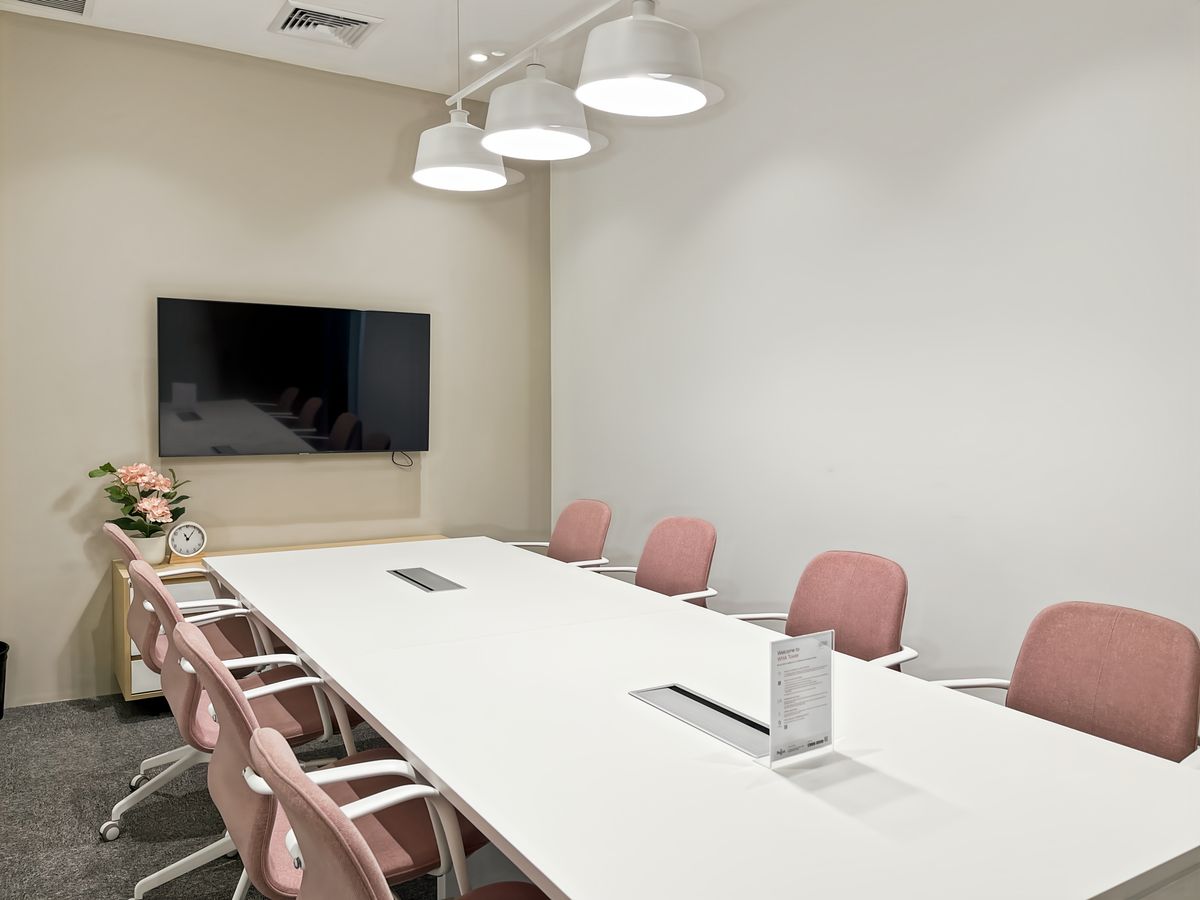 Office space for 10 employees in Regus WHA Tower