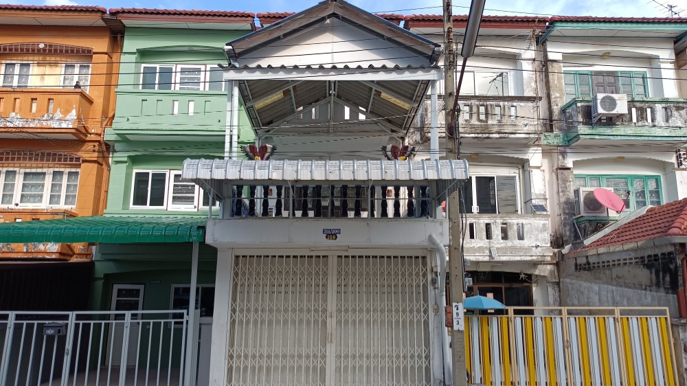 For sale: 3-storey townhouse, 20 sq.w., with extension, usable area 190 sq.w., Soi Pracha-ut 127 For sale: 3-storey townhouse, 20 sq.w., with extension, usable area 190 sq.w., Soi Pracha-ut 127