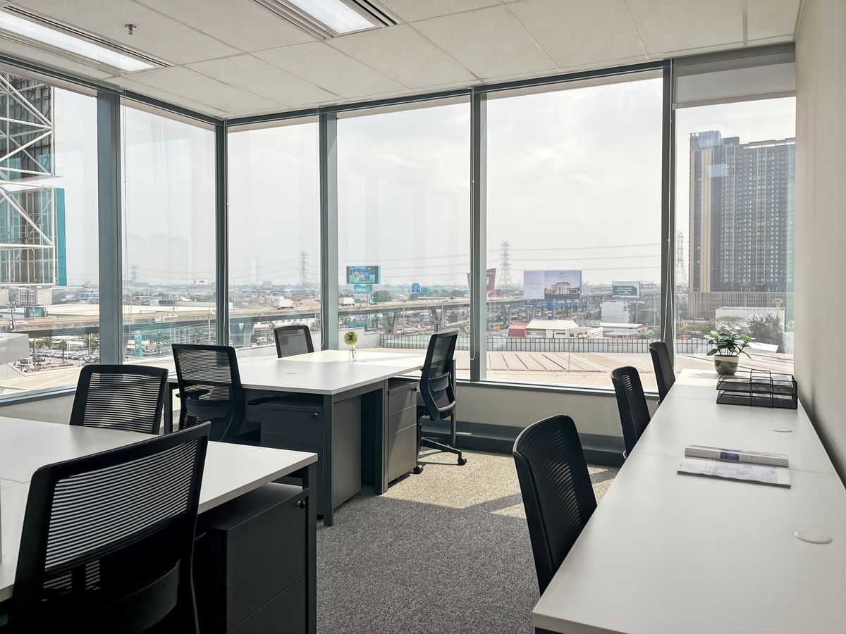 Coworking space in Regus WHA Tower Coworking space in Regus WHA Tower