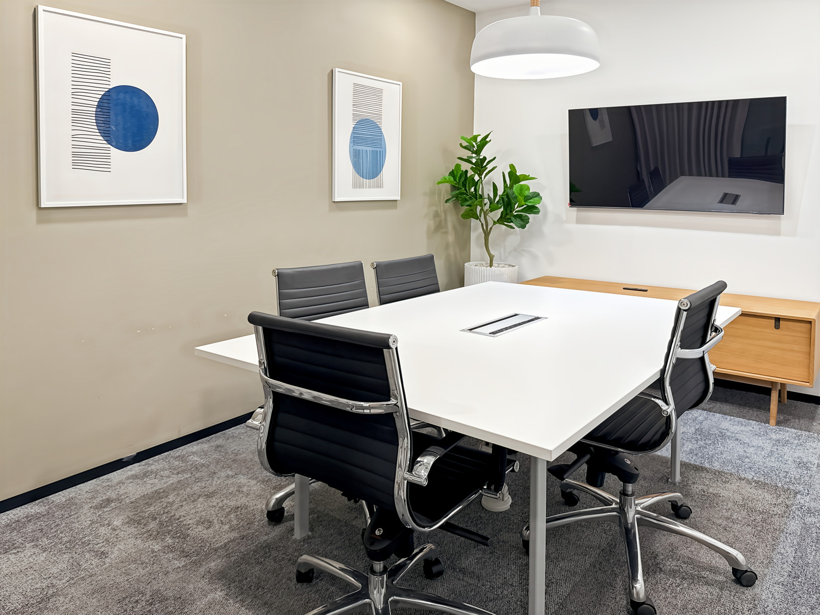 จองที่นั่งโคเวิร์กกิ้งแบบจองล่วงหน้าหรือ hot desk ใน Regus Shinawatra Tower 3 – รูปที่ 4
