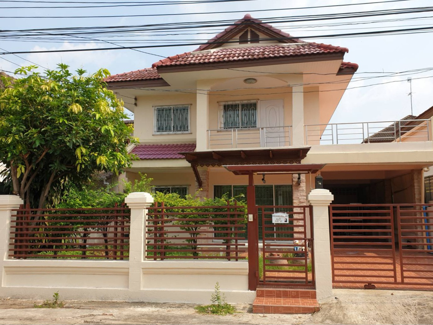 Single house for sale, good location, behind Central Chaengwattana, completely renovated Single house for sale, good location, behind Central Chaengwattana, completely renovated