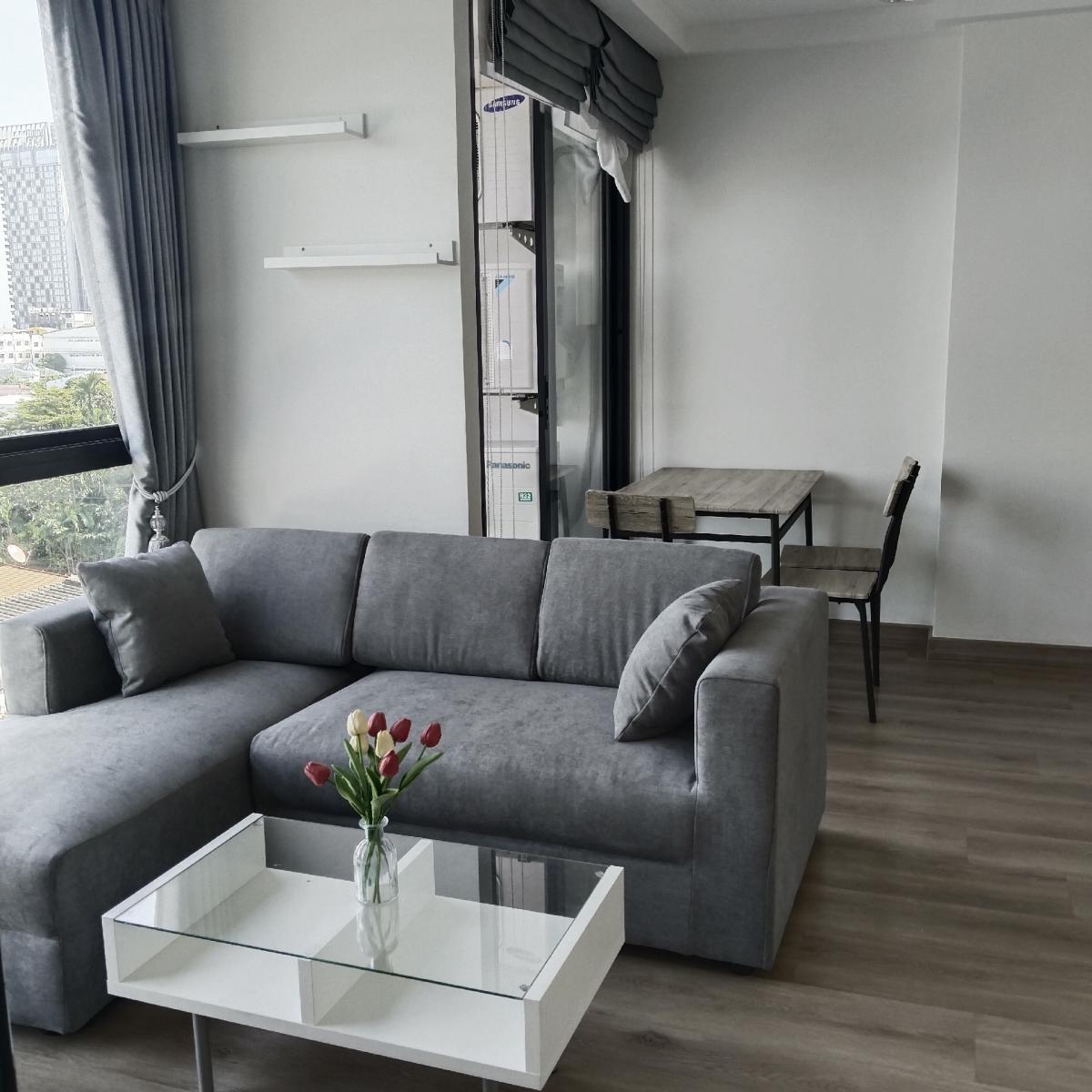 For rent, Chateau In Town Condo, Sukhumvit 62/1, price, near BTS Bang Chak station, size 49.5 square meters, 2 bedrooms, 6th floor, separate bedroom, living room, kitchen, bathroom, separate price for rent with furniture + electrical appliances - air cond For rent, Chateau In Town Condo, Sukhumvit 62/1, price, near BTS Bang Chak station, size 49.5 square meters, 2 bedrooms, 6th floor, separate bedroom, living room, kitchen, bathroom, separate price for rent with furniture + electrical appliances - air cond