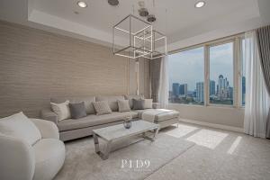 📢👇Sell with tenant til Mid of August 27
Newly renovated petfriendly place to live in one of the best area in BKK, easily traveling to Thonglor, Petchaburi, Ekamai, private lift, big balcony, unblocked city view , nice modern decoration, near Donki mall