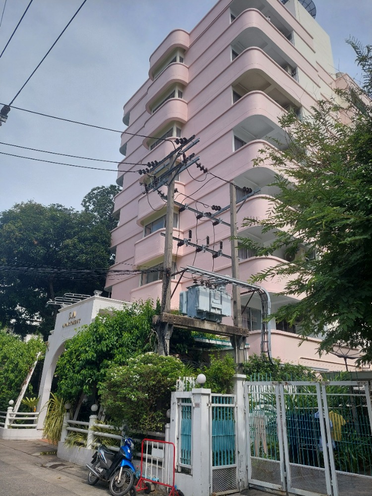 For sale: 8-storey apartment with roof terrace, Ratchada Soi 3, Chinese Embassy Soi, Din Daeng, area 122 sq w, 63 rooms, price 120 million baht* For sale: 8-storey apartment with roof terrace, Ratchada Soi 3, Chinese Embassy Soi, Din Daeng, area 122 sq w, 63 rooms, price 120 million baht*