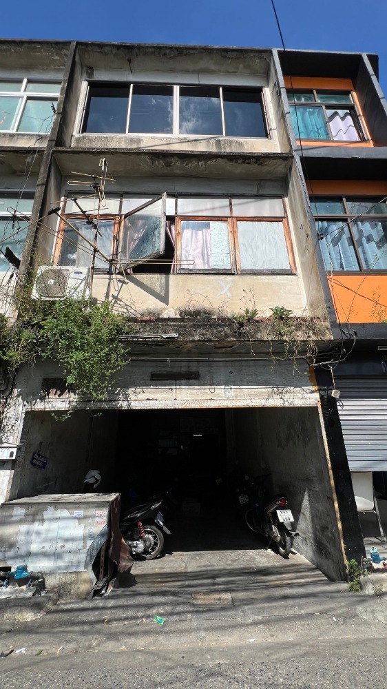 Land for sale with old dormitory, Ratchaprarop, Makkasan, Soi Mor Leng, area 64 sq m. Ready for you to own! Land for sale with old dormitory, Ratchaprarop, Makkasan, Soi Mor Leng, area 64 sq m. Ready for you to own!
